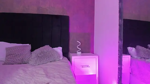 CamileHolmes online show from January 13, 10:45 pm