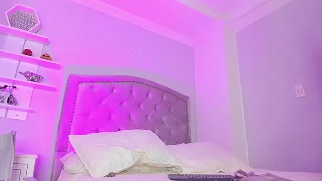 CamileHolmes online show from January 29, 8:08 am