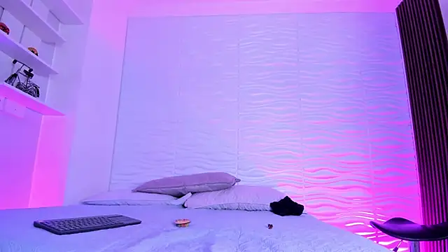 CamileHolmes online show from October 17, 5:32 am