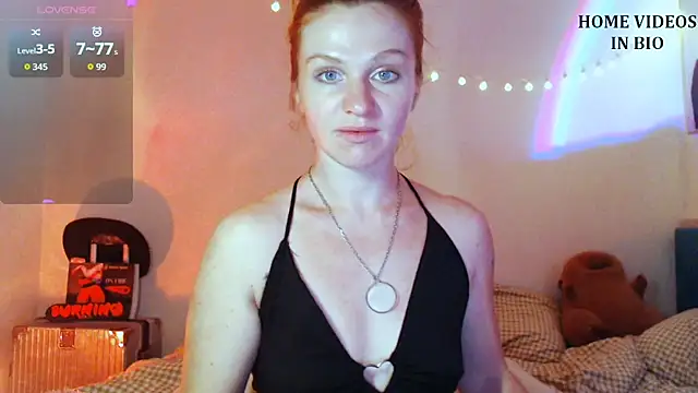 Snapshot of Cassie_Wild chatting on February 6, 12:19 pm Cassie Wild online show from February 6, 12:19 pm