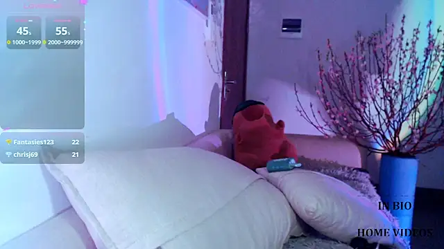 Snapshot of Cassie_Wild chatting on February 17, 4:02 pm Cassie Wild online show from February 17, 4:02 pm