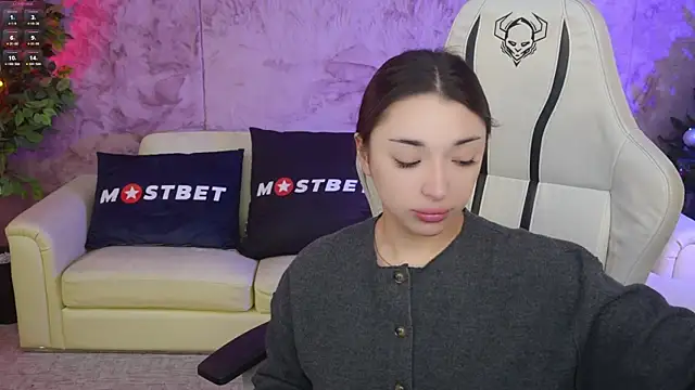 Jasmine Flow online show from December 17, 7:40 am