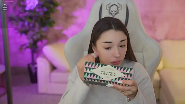 Jasmine Flow online show from February 3, 7:51 am