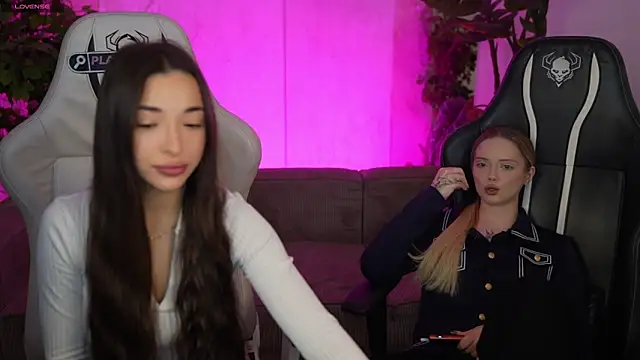 Jasmine Flow online show from December 4, 8:23 am