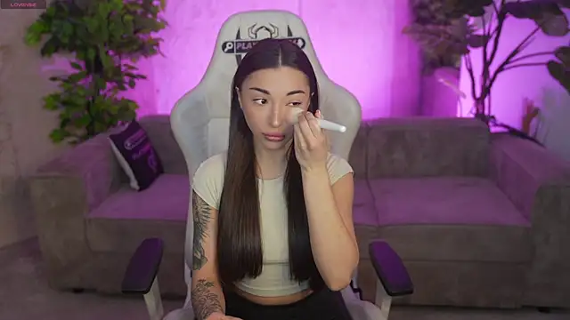 Jasmine Flow online show from April 12, 7:35 am