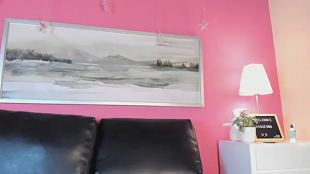 Snapshot of Tiffanysurez_ chatting on March 7, 10:10 pm Tiffanysurez online show from March 7, 10:10 pm