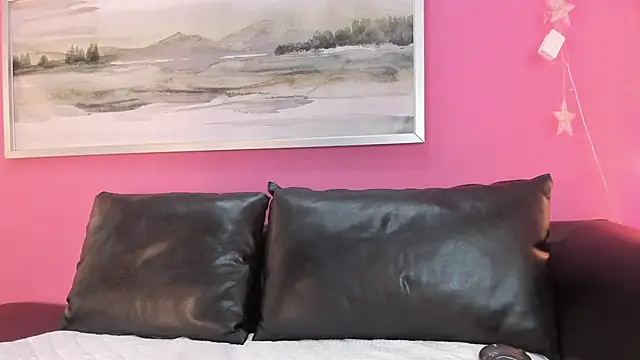 Snapshot of Tiffanysurez_ chatting on September 16, 8:32 pm Tiffanysurez online show from September 16, 8:32 pm
