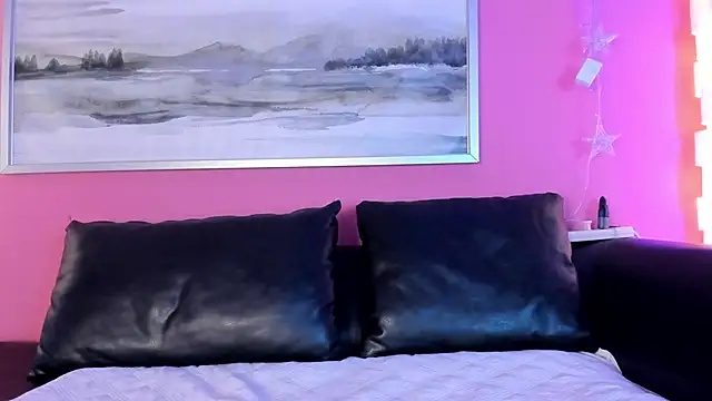 Snapshot of Tiffanysurez_ chatting on September 25, 8:23 pm Tiffanysurez online show from September 25, 8:23 pm