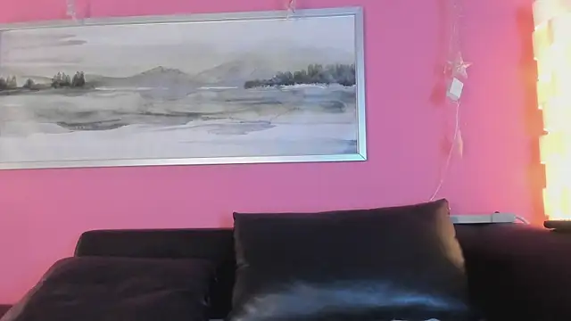 Snapshot of Tiffanysurez_ chatting on September 27, 8:14 pm Tiffanysurez online show from September 27, 8:14 pm