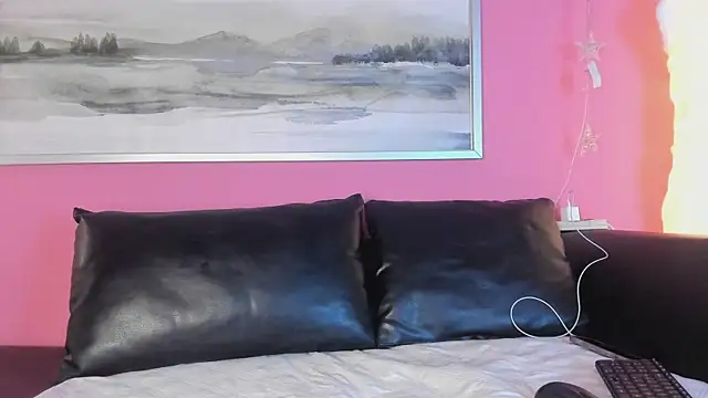 Snapshot of Tiffanysurez_ chatting on October 8, 8:17 pm Tiffanysurez online show from October 8, 8:17 pm