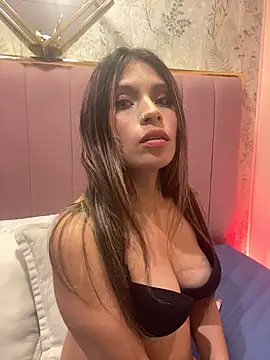 Tiffanysurez  online show from June 2, 8:00 pm