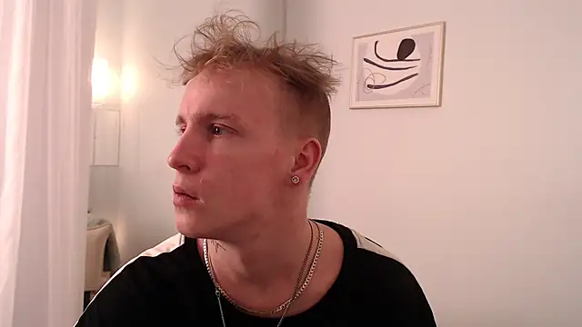 Snapshot of AlexxSweet chatting on May 18, 4:40 am AlexxSweet online show from May 18, 4:40 am