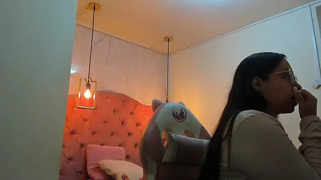 nalalye cruzz  online show from January 29, 2:09 am