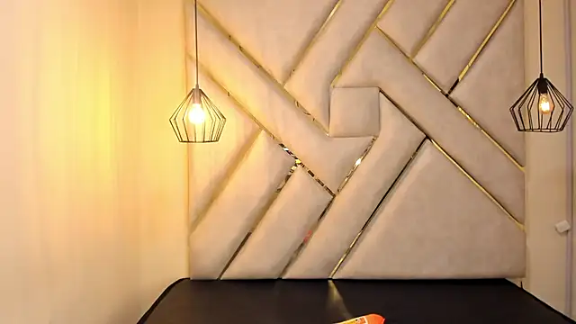 nalalye cruzz  online show from February 18, 2:49 am