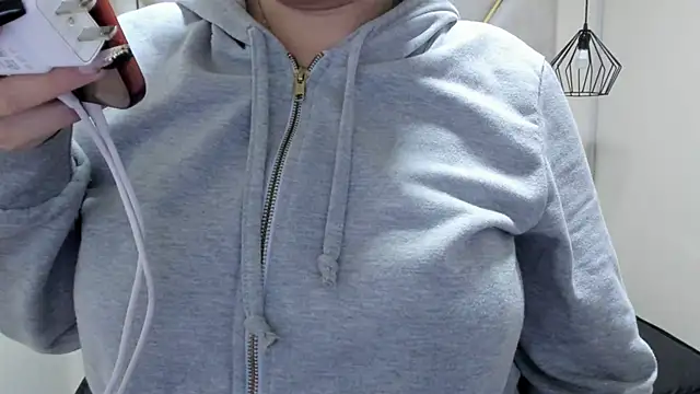 nalalye cruzz  online show from March 5, 2:46 am