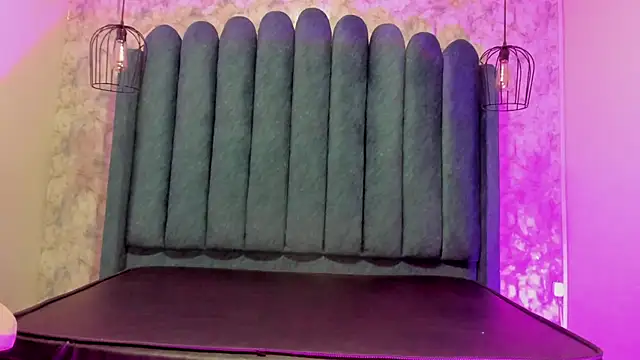 nalalye cruzz  online show from September 10, 3:17 am