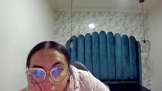 nalalye cruzz  online show from October 3, 2:30 am