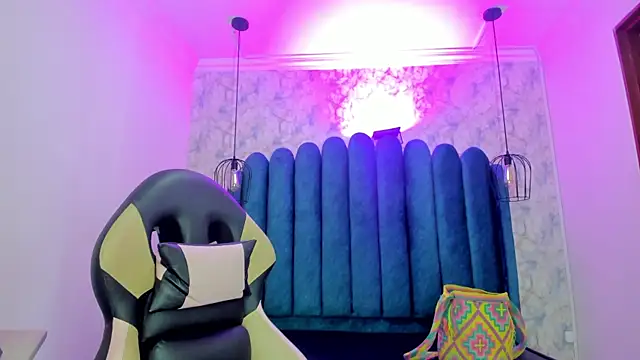 nalalye cruzz  online show from January 9, 2:58 am