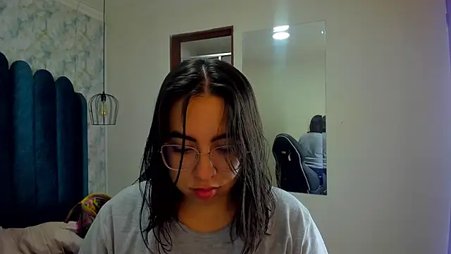 nalalye cruzz  online show from March 22, 2:26 am