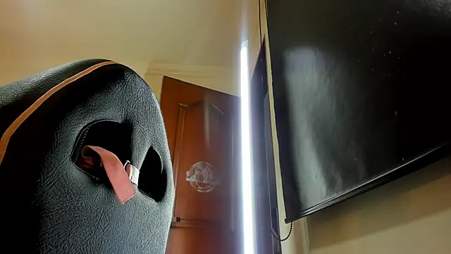 nalalye cruzz  online show from March 27, 2:28 am