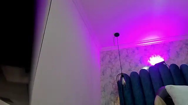 nalalye cruzz  online show from April 11, 2:27 am