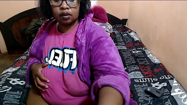 Snapshot of ZOQULUx chatting on May 27, 5:04 am ZOQULUx online show from May 27, 5:04 am