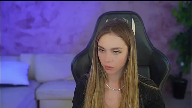 Snapshot of Anabelka054 chatting on November 5, 11:21 am Anabelka054 online show from November 5, 11:21 am