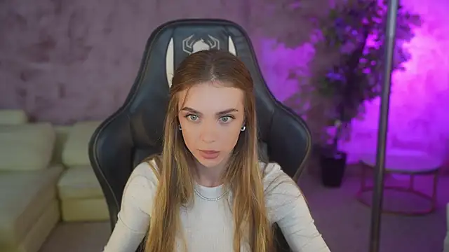 Snapshot of Anabelka054 chatting on November 19, 11:32 am Anabelka054 online show from November 19, 11:32 am