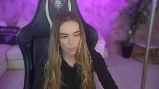 Snapshot of Anabelka054 chatting on December 15, 11:36 am Anabelka054 online show from December 15, 11:36 am