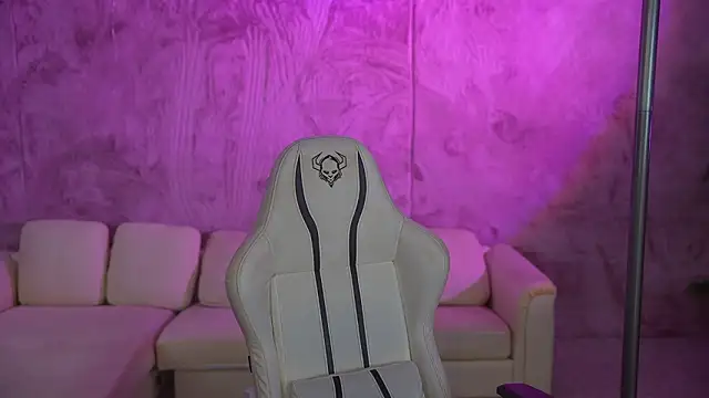 Snapshot of Anabelka054 chatting on February 19, 11:28 am Anabelka054 online show from February 19, 11:28 am