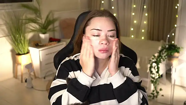 VixenMia online show from January 6, 3:42 am