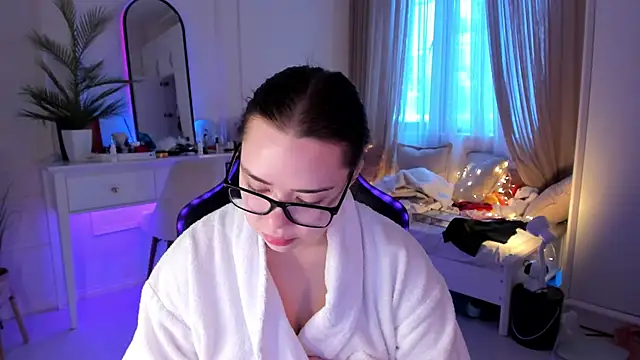 VixenMia online show from February 25, 3:42 am