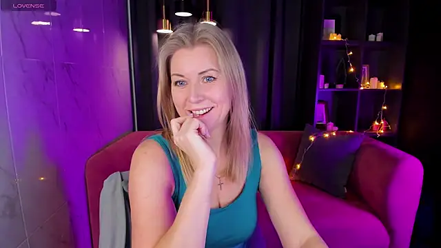 Annie Light online show from December 27, 9:06 am