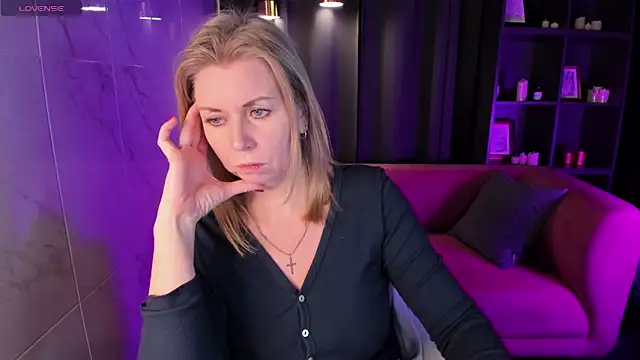 Annie Light online show from February 11, 11:54 am