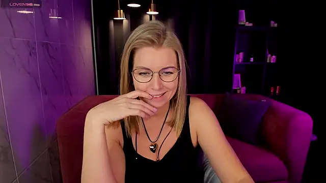 Annie Light online show from February 28, 11:58 am