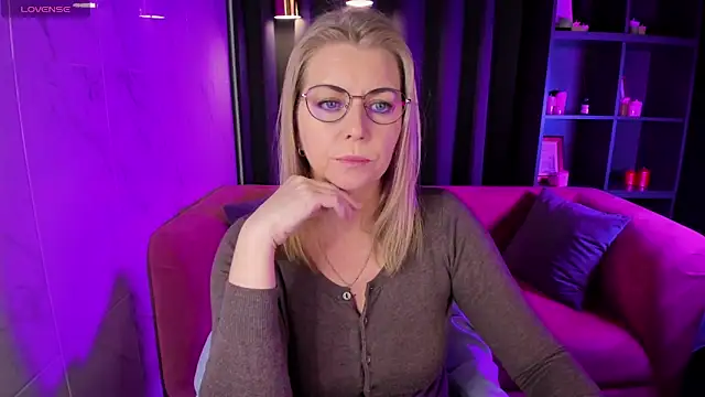 Annie Light online show from March 3, 5:42 am