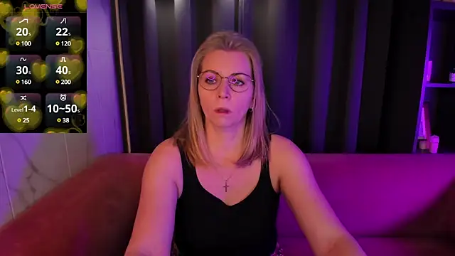 Annie Light online show from March 4, 9:07 am