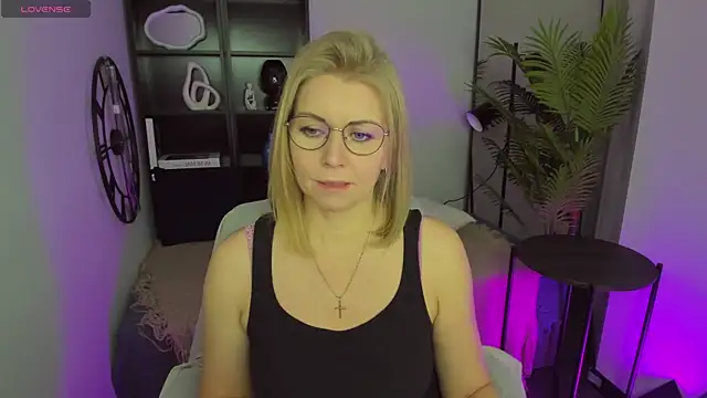 Annie Light online show from March 21, 11:44 am