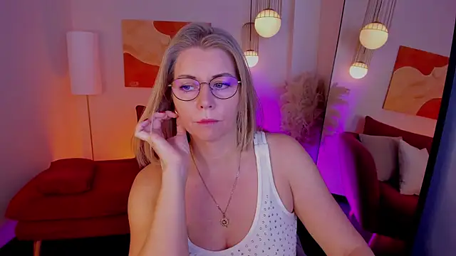 Annie Light online show from November 14, 5:50 am