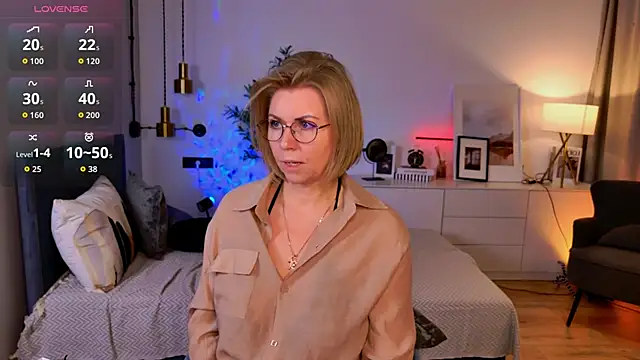 Annie Light online show from June 1, 7:32 am
