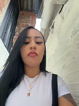 Snapshot of Luisa_Fernandaa chatting on May 12, 11:02 pm Luisa Fernandaa online show from May 12, 11:02 pm