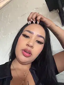 Snapshot of Luisa_Fernandaa chatting on May 17, 7:32 pm Luisa Fernandaa online show from May 17, 7:32 pm