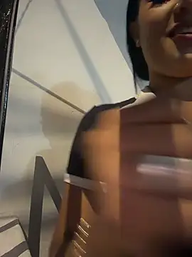 Snapshot of Luisa_Fernandaa chatting on May 22, 11:43 pm Luisa Fernandaa online show from May 22, 11:43 pm