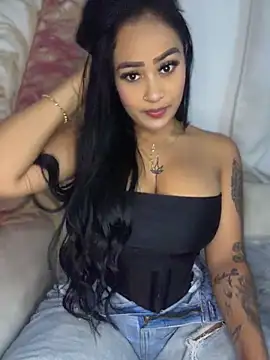 Snapshot of Luisa_Fernandaa chatting on May 29, 3:15 am Luisa Fernandaa online show from May 29, 3:15 am