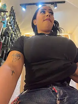 Snapshot of Luisa_Fernandaa chatting on June 6, 11:20 pm Luisa Fernandaa online show from June 6, 11:20 pm