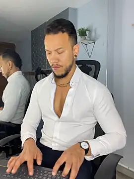 ARON TAYLER01 online show from February 6, 12:48 pm