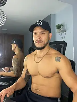 ARON TAYLER01 online show from February 8, 1:11 pm