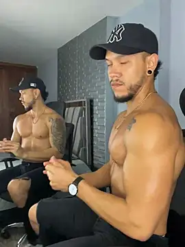 ARON TAYLER01 online show from February 12, 12:33 pm