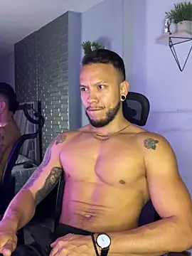 ARON TAYLER01 online show from September 20, 10:27 am