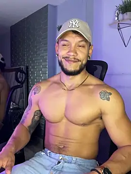 ARON TAYLER01 online show from September 27, 10:31 am